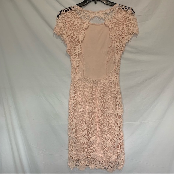 Lulu’s lace overlay  peach dress size small open back - Picture 5 of 11
